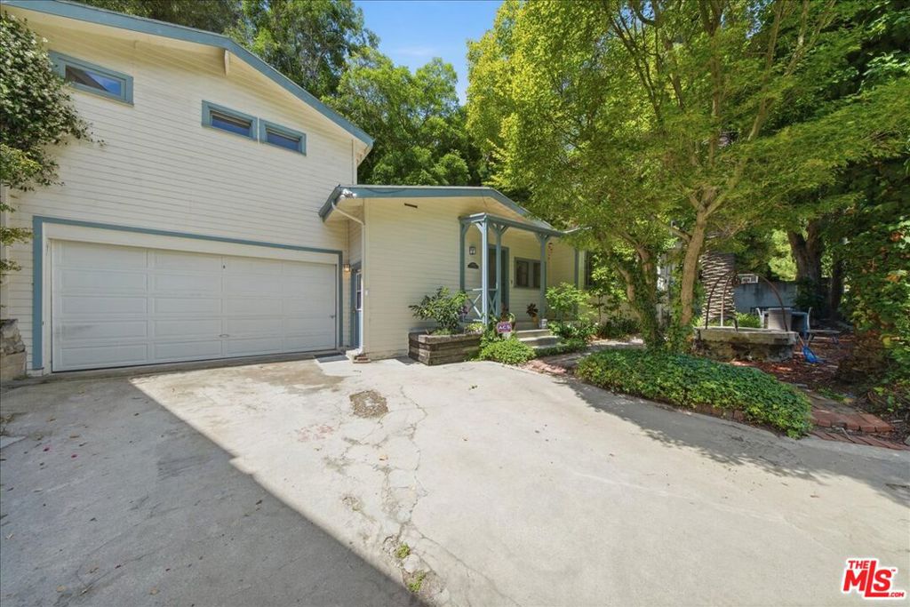 1551 N Beverly Glen Boulevard Property Photo 5