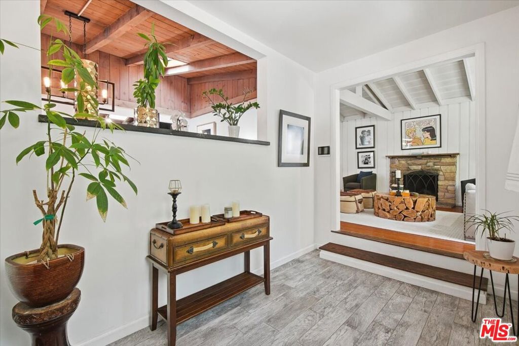 1551 N Beverly Glen Boulevard Property Photo 7