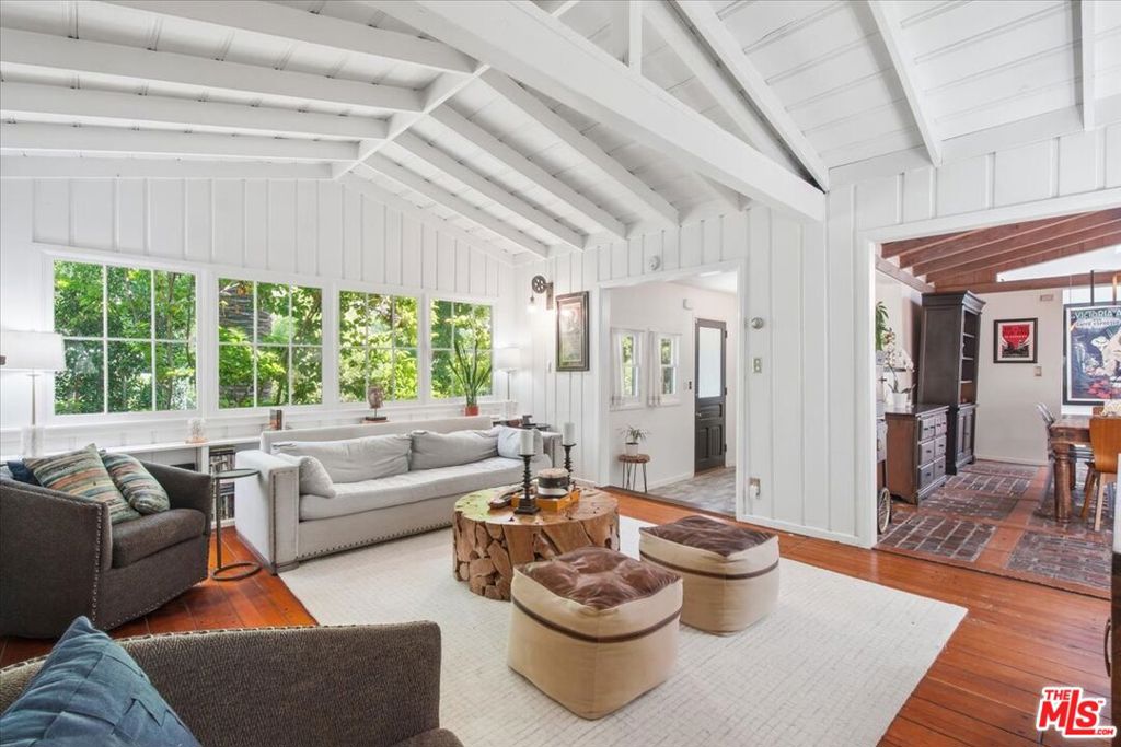 1551 N Beverly Glen Boulevard Property Photo 8
