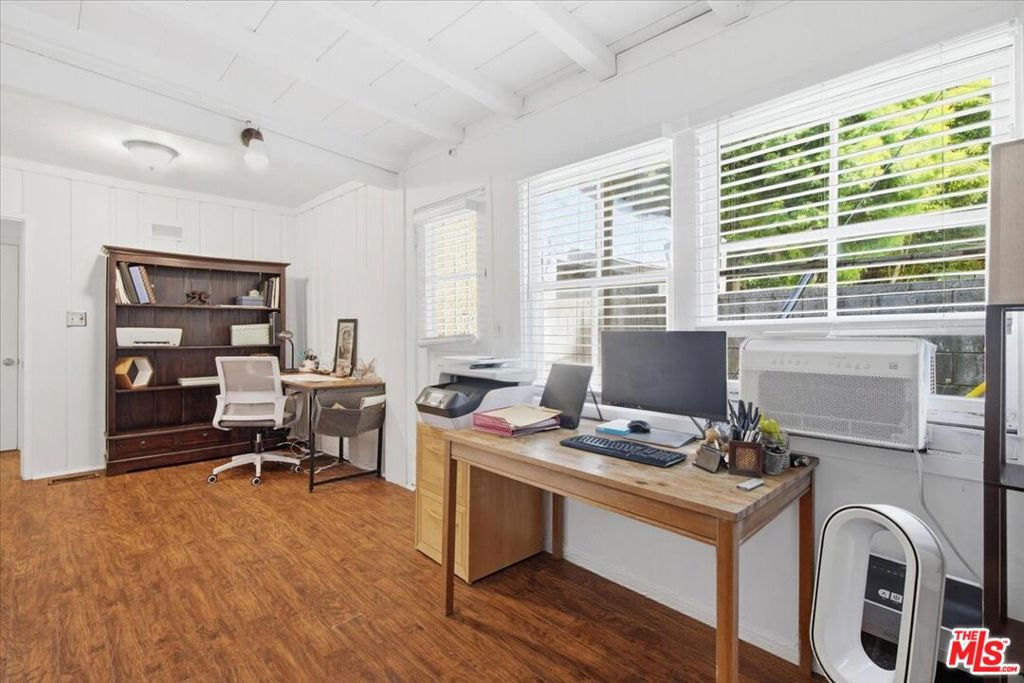 1551 N Beverly Glen Boulevard Property Photo 19