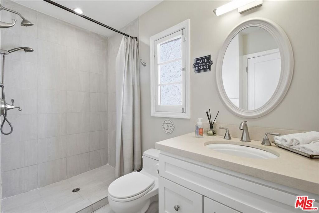 1551 N Beverly Glen Boulevard Property Photo 20