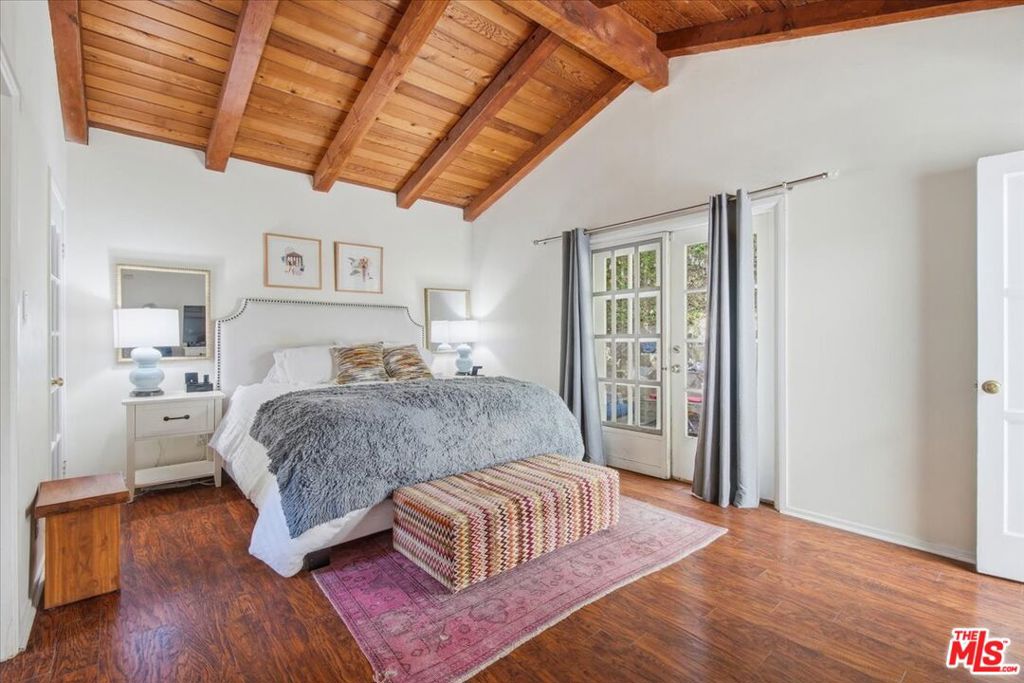 1551 N Beverly Glen Boulevard Property Photo 21
