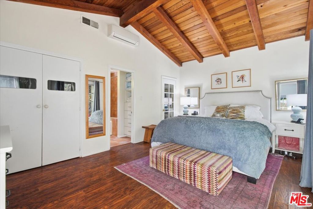 1551 N Beverly Glen Boulevard Property Photo 22