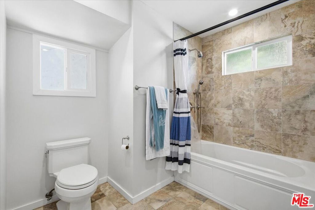 1551 N Beverly Glen Boulevard Property Photo 29