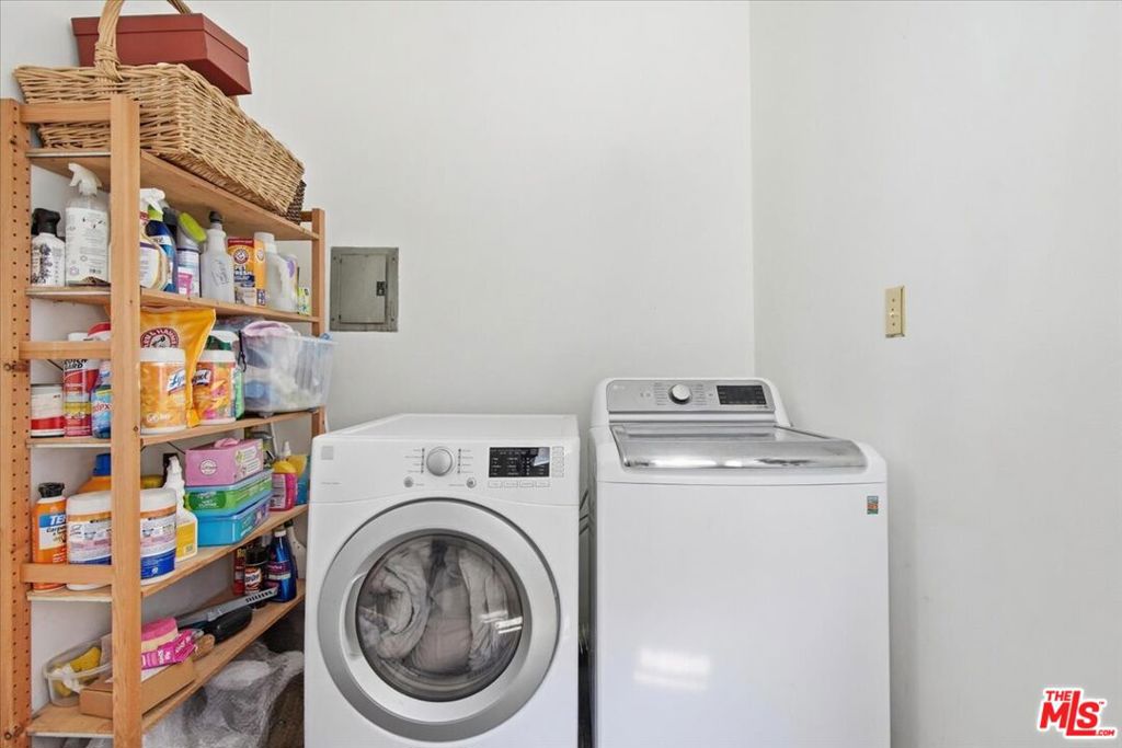 1551 N Beverly Glen Boulevard Property Photo 31