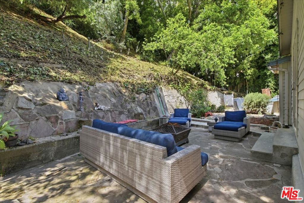 1551 N Beverly Glen Boulevard Property Photo 32