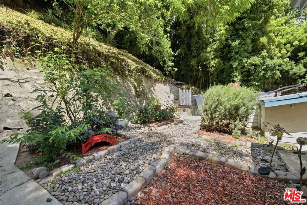 1551 N Beverly Glen Boulevard Property Photo 34
