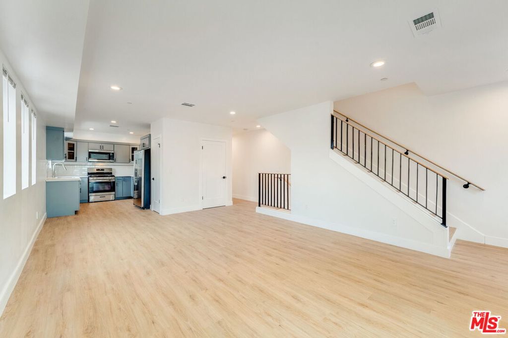 1800 S Highland Avenue Property Photo 6