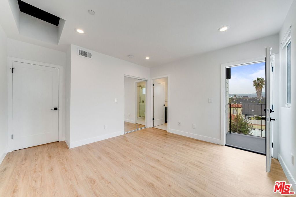 1800 S Highland Avenue Property Photo 9