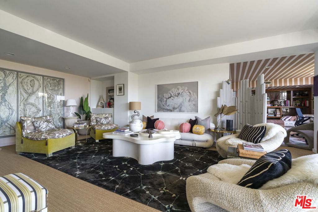 818 N Doheny Drive 302 Property Photo 1
