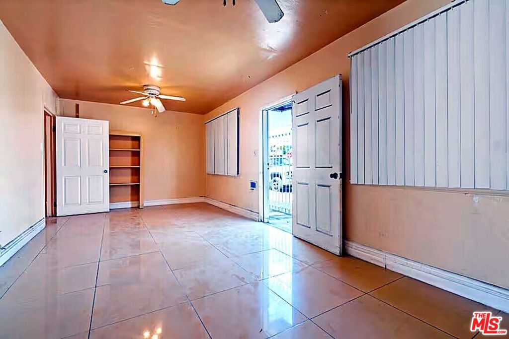 1108 E 84th Place Property Photo 3