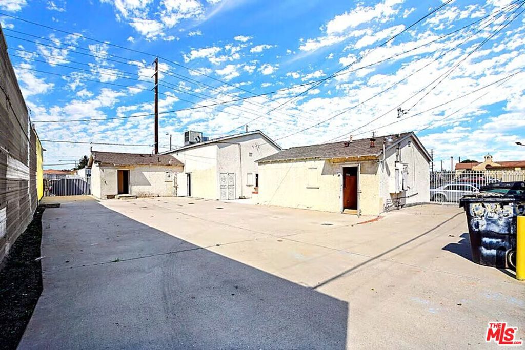 1108 E 84th Place Property Photo 18