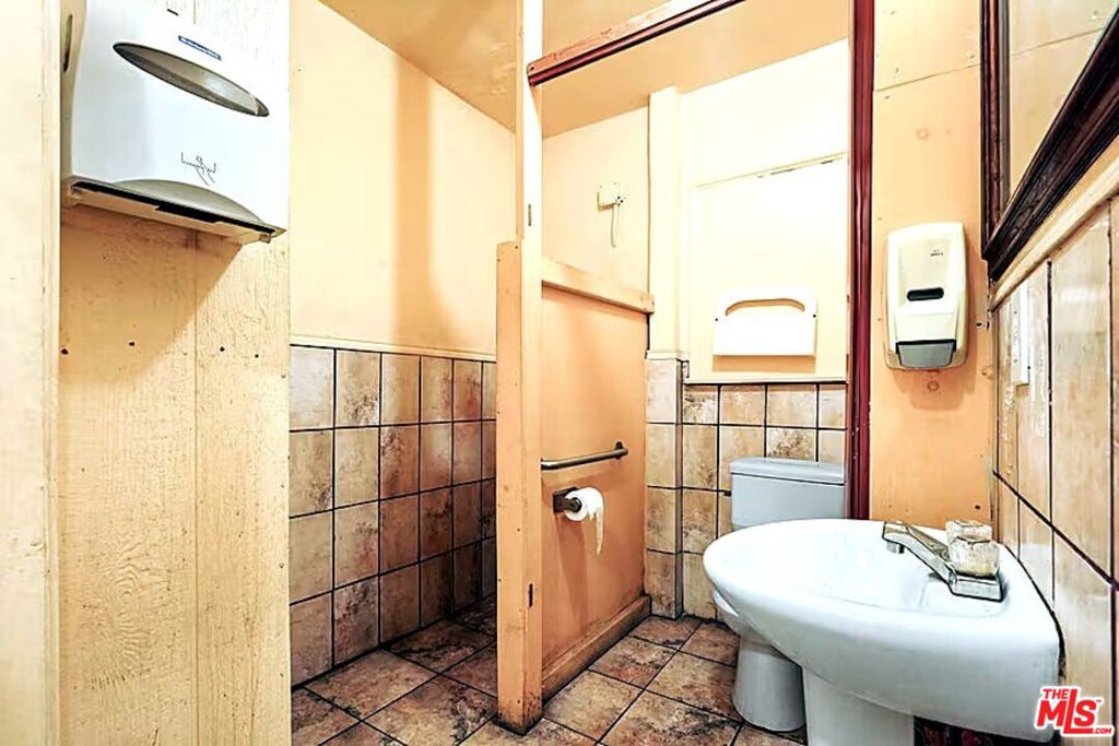 1108 E 84th Place Property Photo 22