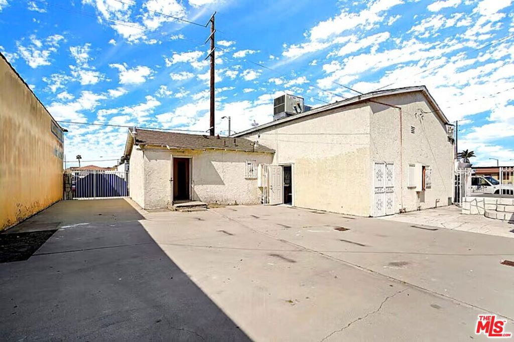 1108 E 84th Place Property Photo 23