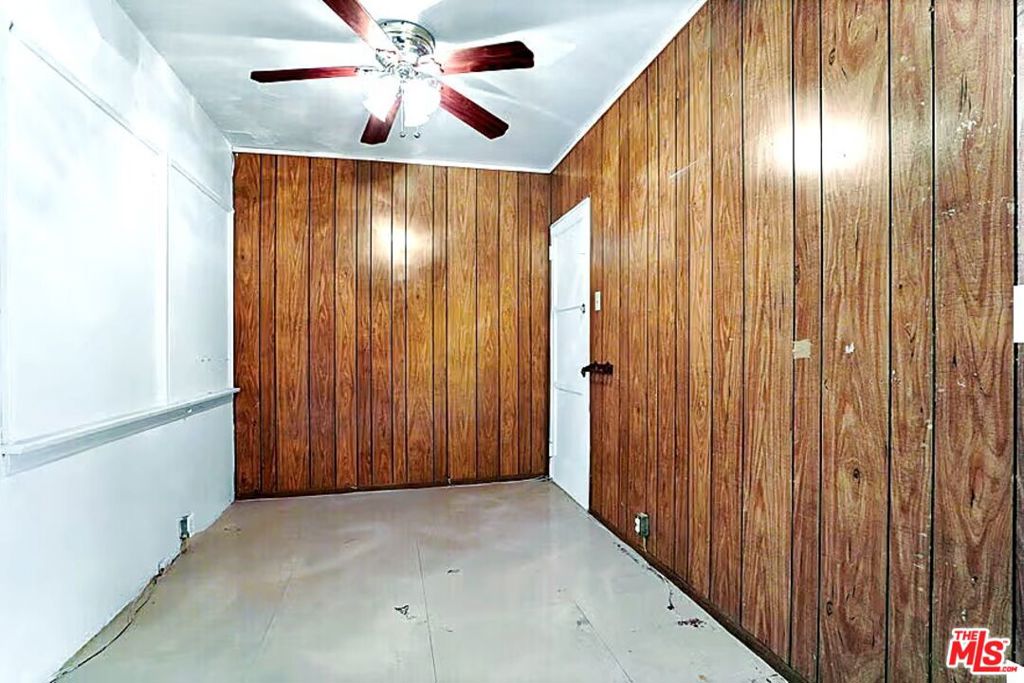 1108 E 84th Place Property Photo 27