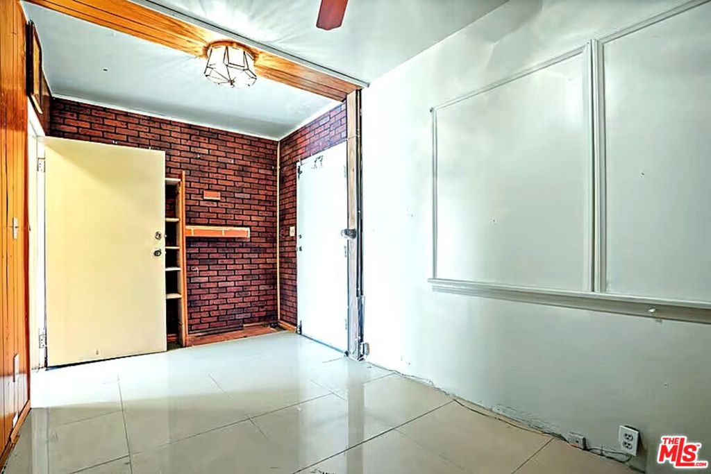 1108 E 84th Place Property Photo 28