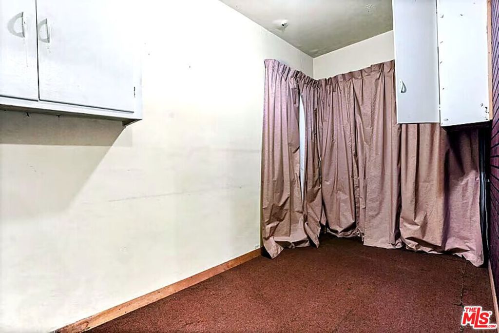 1108 E 84th Place Property Photo 33