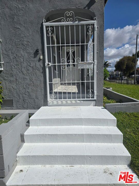 5959 Arlington Avenue Property Photo 3