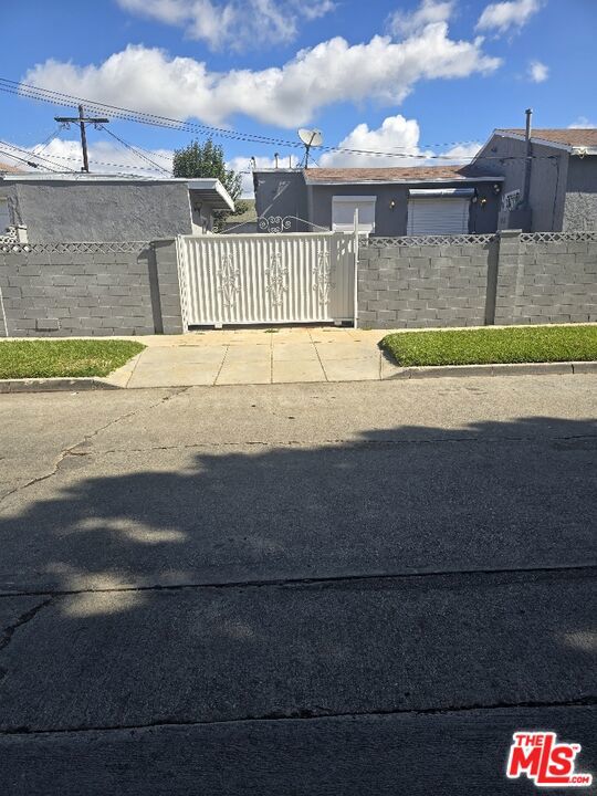 5959 Arlington Avenue Property Photo 6