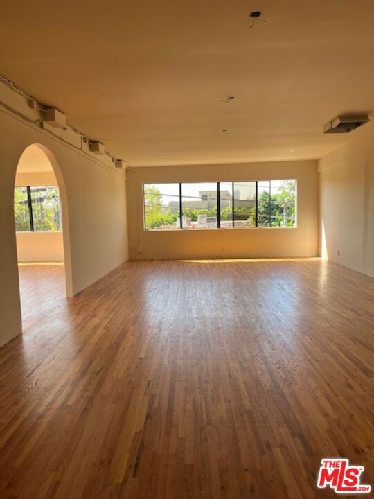 7600 Melrose Avenue N & O Property Photo 7
