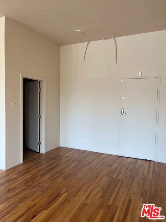 7600 Melrose Avenue N & O Property Photo 8