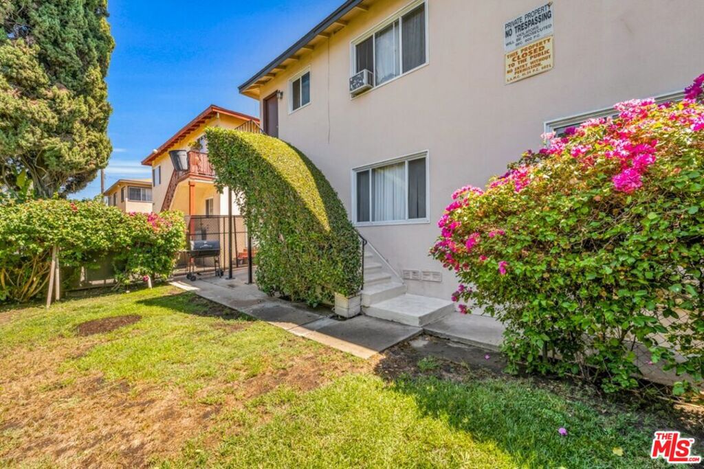 8144 Sepulveda Place Property Photo 2