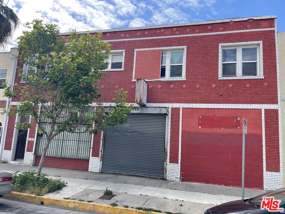 2720 W 54TH Street Property Photo 1