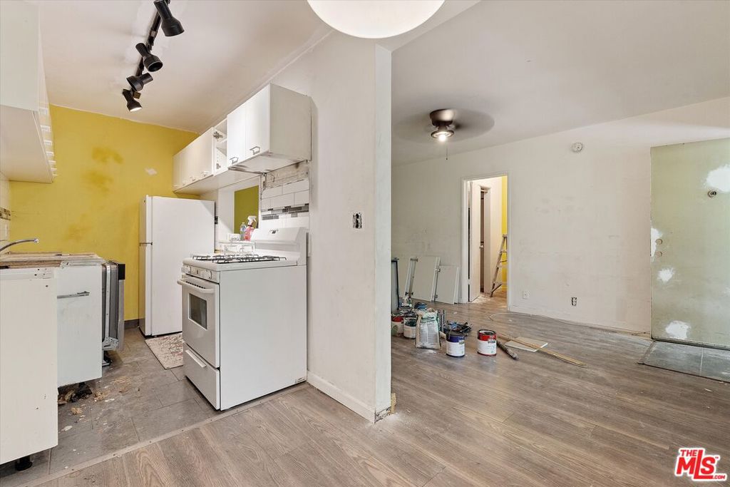 6610 Selma Avenue Property Photo 9