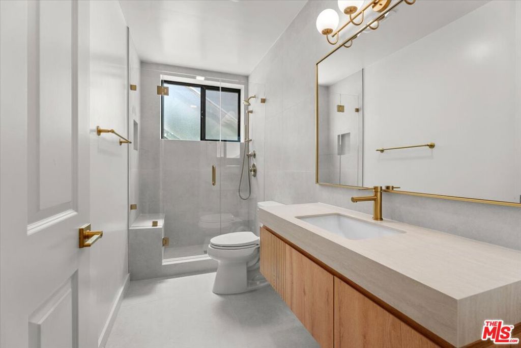 6732 Esplanade Street Property Photo 4
