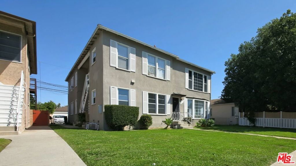 2620 S Barrington Avenue Property Photo 2