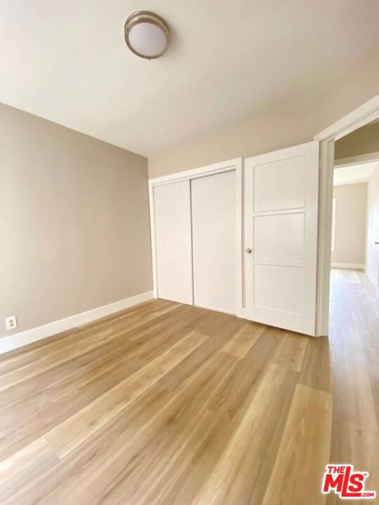 2620 S Barrington Avenue Property Photo 7