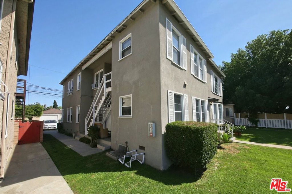 2620 S Barrington Avenue Property Photo 8
