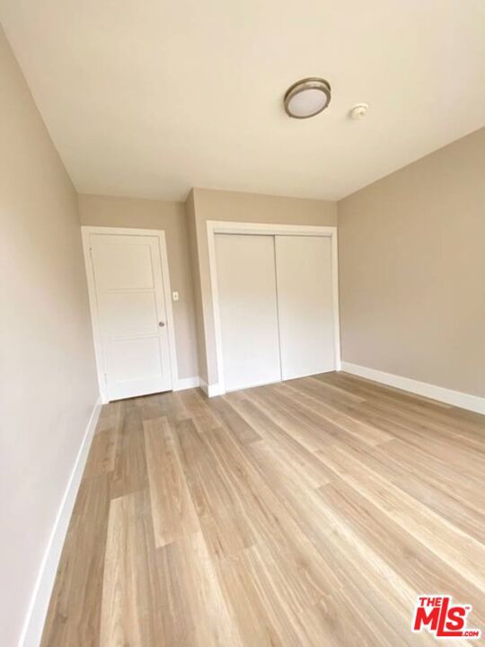 2620 S Barrington Avenue Property Photo 11