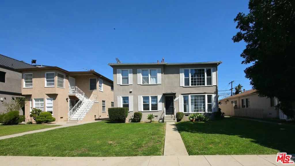 2620 S Barrington Avenue Property Photo 13