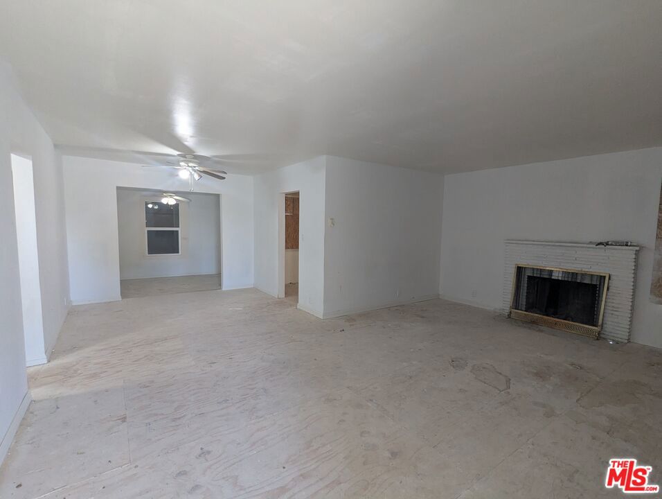 13005 Osborne Street Property Photo 5