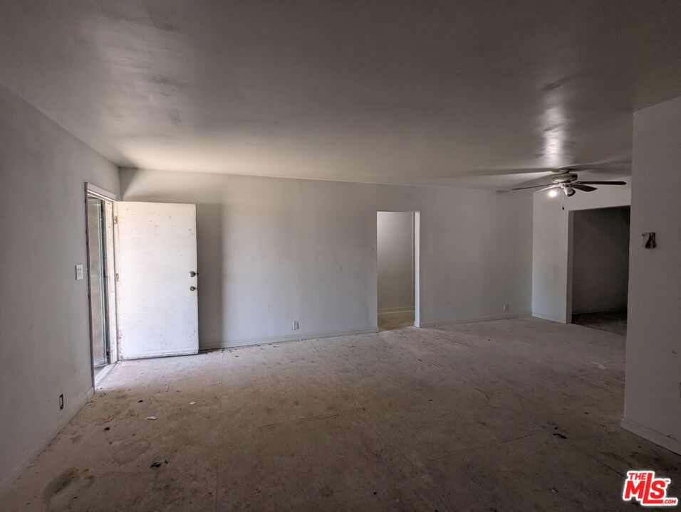 13005 Osborne Street Property Photo 7