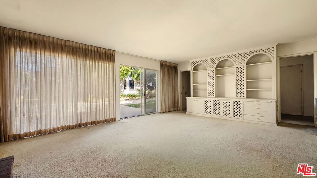 121 S Rockingham Avenue Property Photo 8