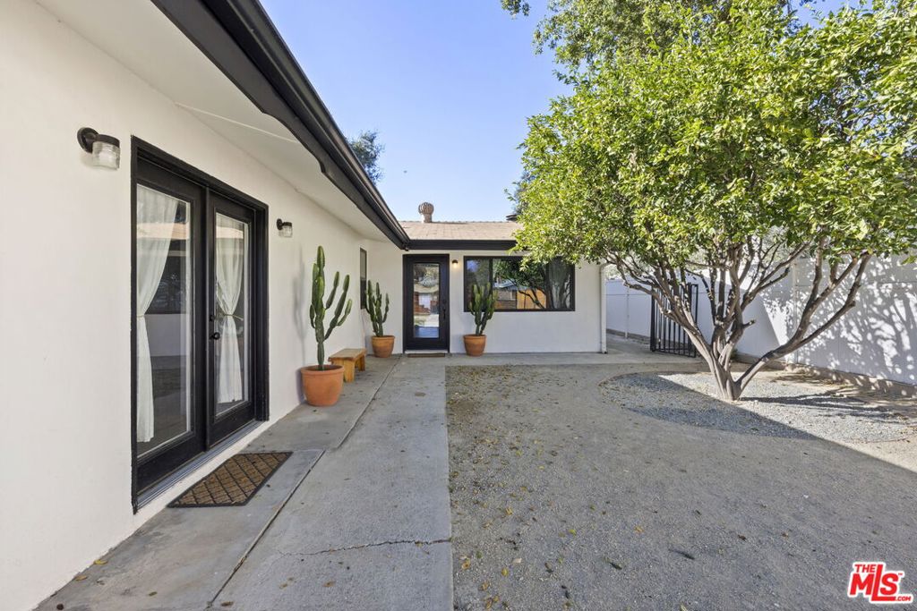 251 N Encinal Avenue Property Photo 8