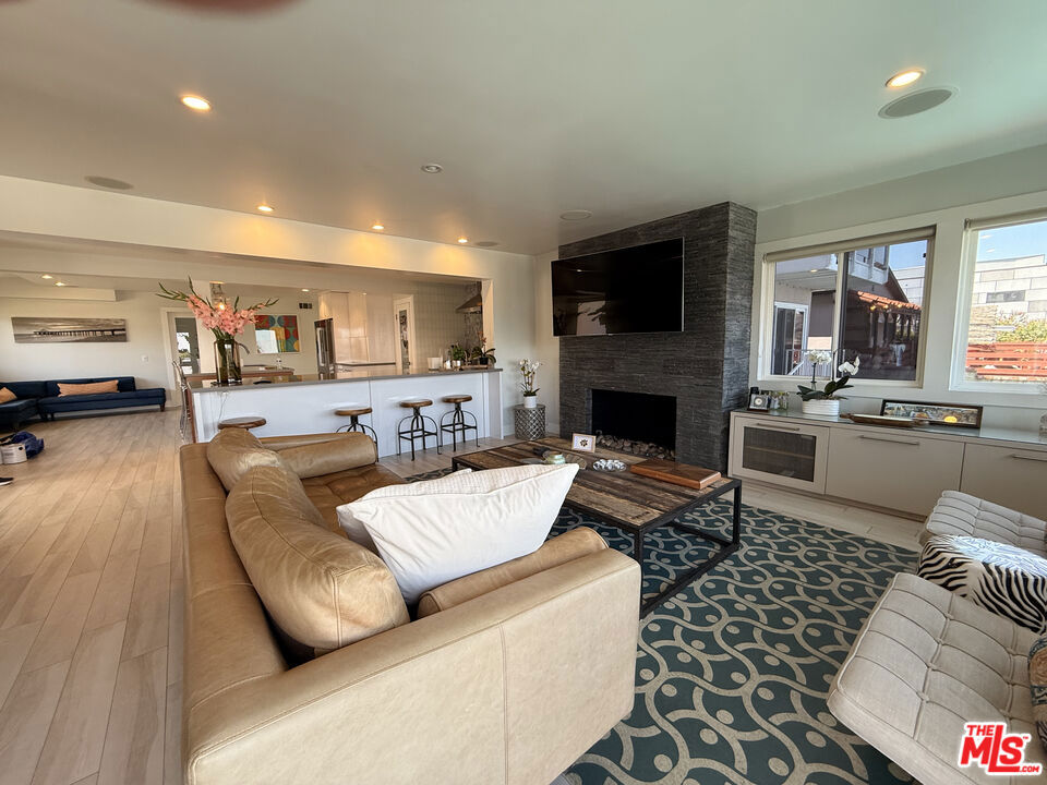 200 Larsson Street Property Photo 2