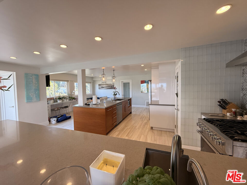200 Larsson Street Property Photo 10