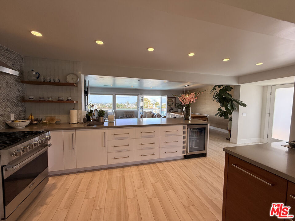 200 Larsson Street Property Photo 11