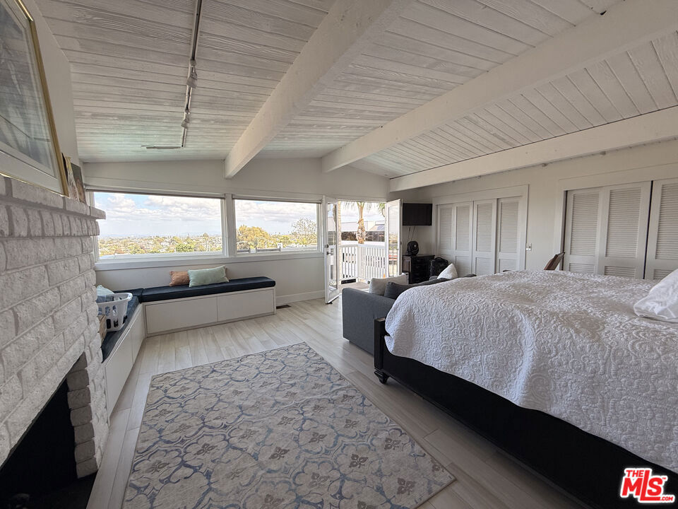 200 Larsson Street Property Photo 13