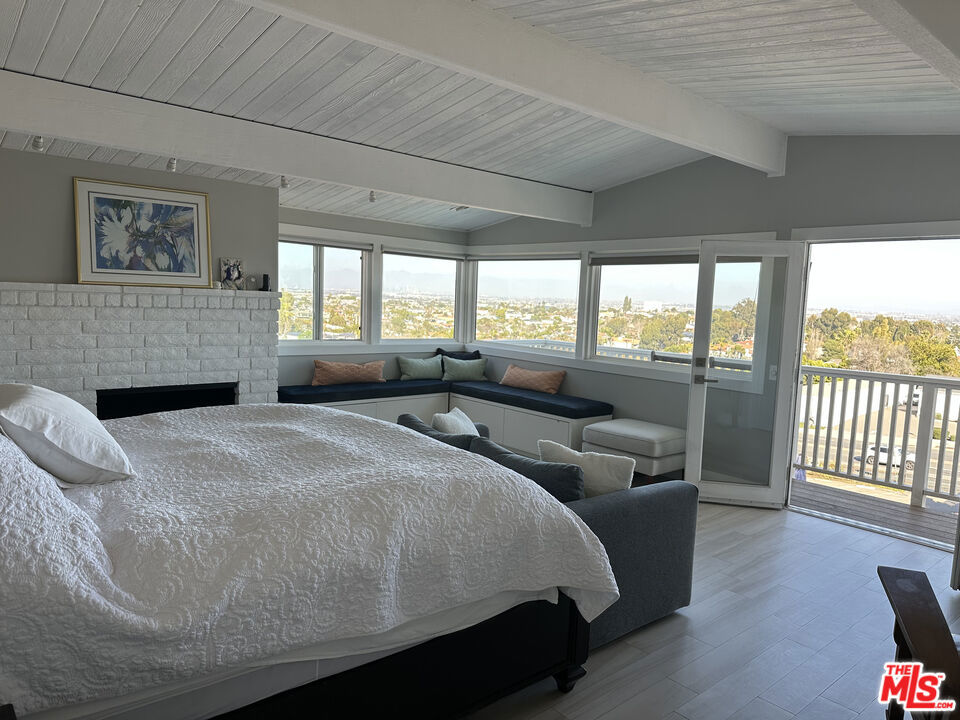 200 Larsson Street Property Photo 15