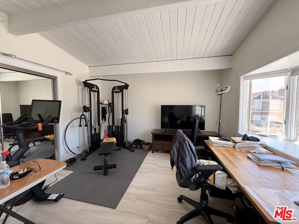 200 Larsson Street Property Photo 22