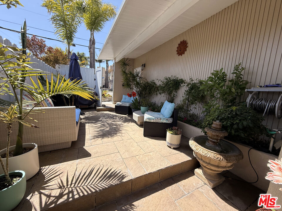200 Larsson Street Property Photo 27