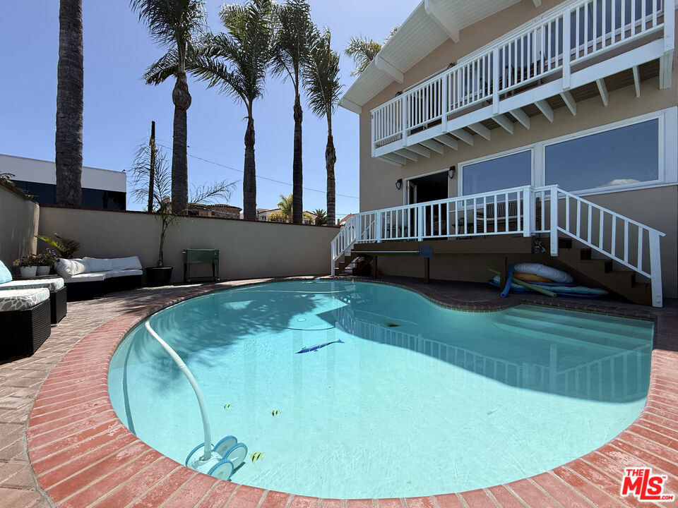 200 Larsson Street Property Photo 29