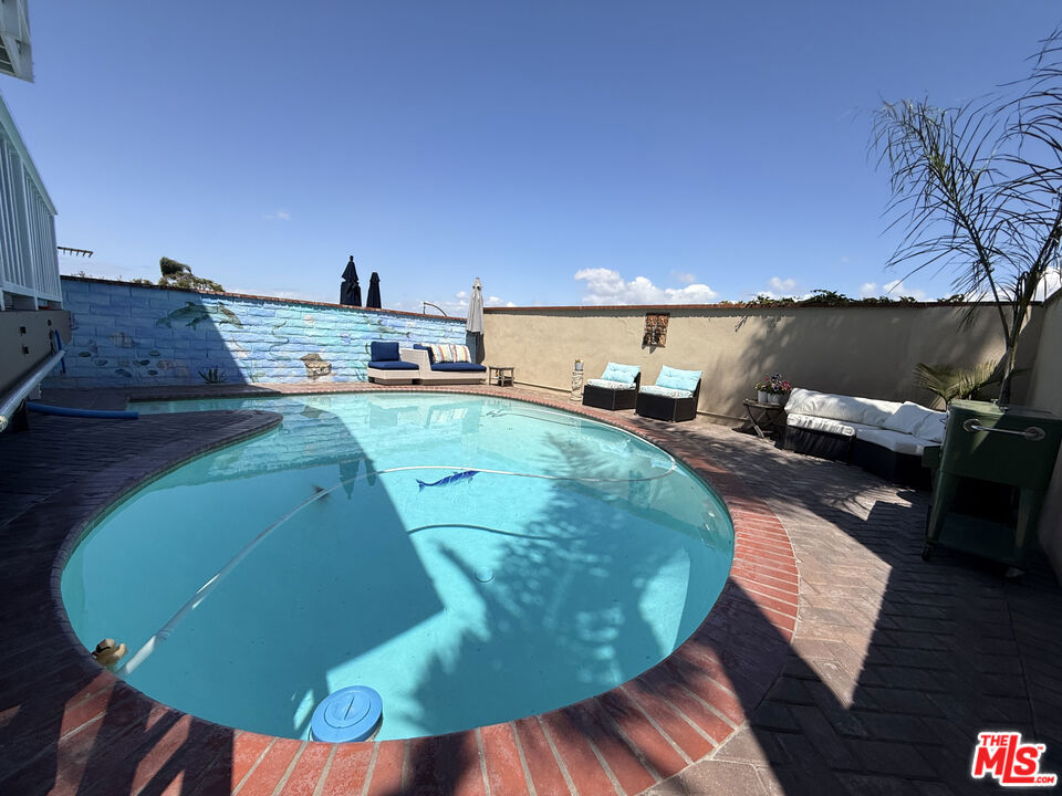 200 Larsson Street Property Photo 30