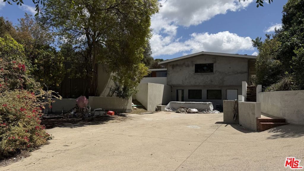 3200 Coldwater Canyon Avenue Property Photo 6