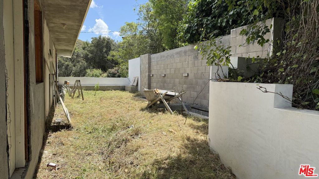3200 Coldwater Canyon Avenue Property Photo 8