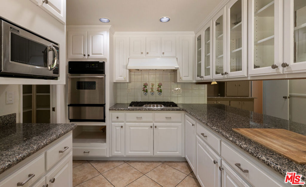 3102 Granville Avenue Property Photo 6
